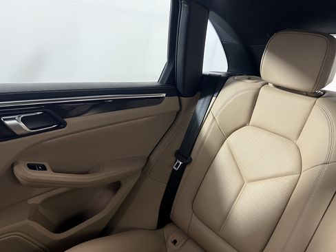 Certified 2024 Porsche Macan S AWD/4WD image 15