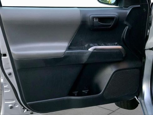 Used 2019 Toyota Tacoma SR5 RWD image 19