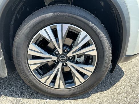 Used 2023 Nissan Rogue SV AWD/4WD image 19