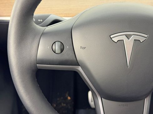 Used 2024 Tesla Model Y Performance image 19