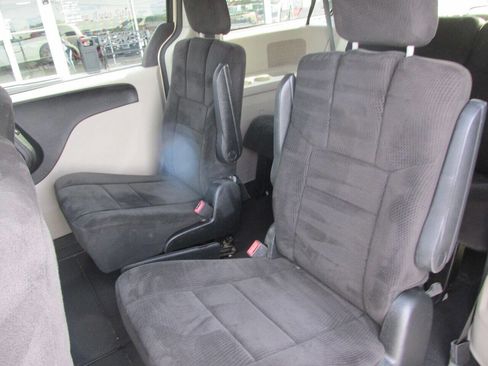 Used 2013 Dodge Grand Caravan SXT FWD image 16
