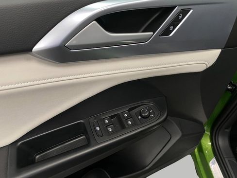 New 2025 Volkswagen Taos SE image 27