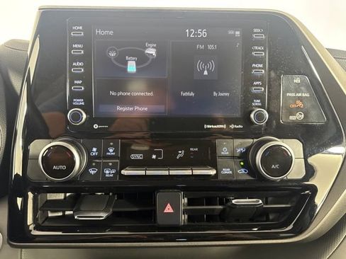 Used 2021 Toyota Highlander LE AWD/4WD image 16