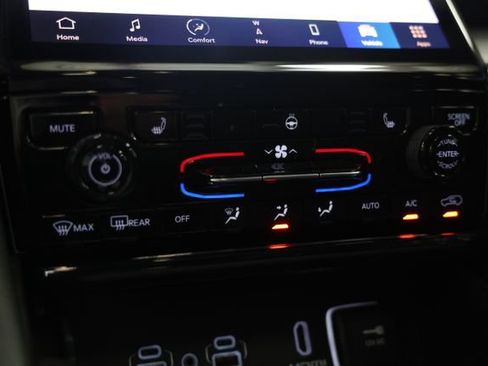 Used 2023 Jeep Grand Cherokee 4WD 4xe image 32
