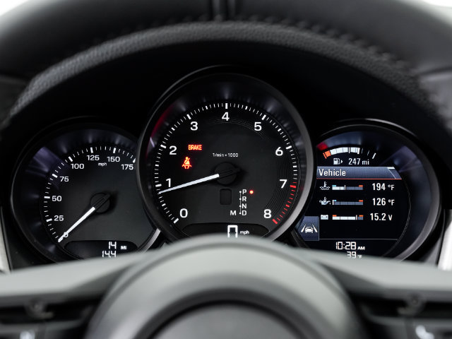 Certified 2026 Porsche Macan AWD/4WD image 16