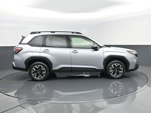 Used 2025 Subaru Forester Premium image 4