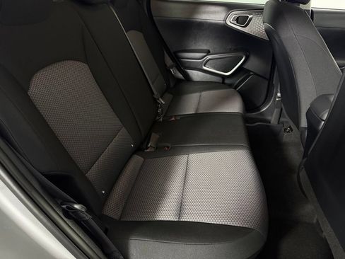 Used 2025 Kia Soul LX w/ LX Technology Package FWD image 27