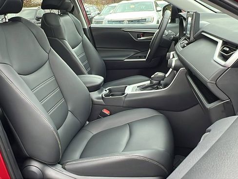 Used 2020 Toyota RAV4 XLE Premium image 10