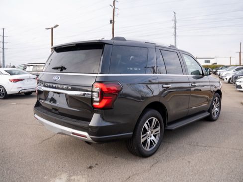 Used 2024 Ford Expedition Limited image 7