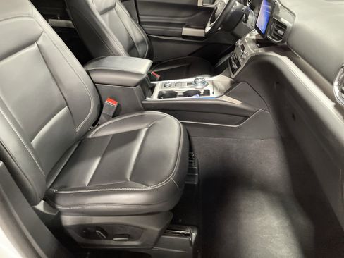 Used 2023 Ford Explorer XLT w/ Equipment Group 202A image 15