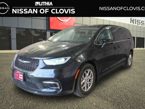 Used 2023 Chrysler Pacifica Touring-L image 1