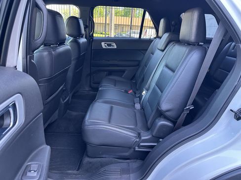 Used 2015 Ford Explorer XLT w/ Equipment Group 202B AWD/4WD image 16