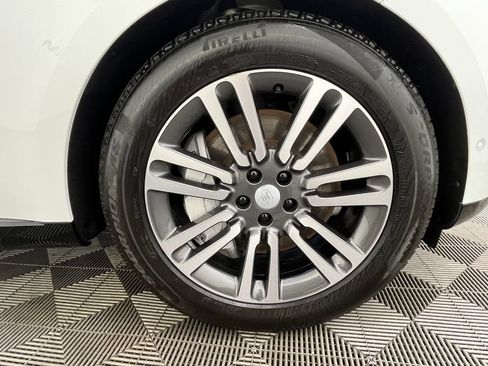 Used 2025 Land Rover Range Rover Long Wheelbase SE AWD/4WD image 18