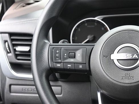 Used 2023 Nissan Rogue S image 30