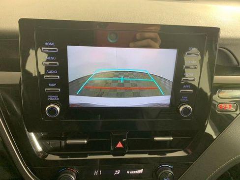 Used 2023 Toyota Camry SE image 11