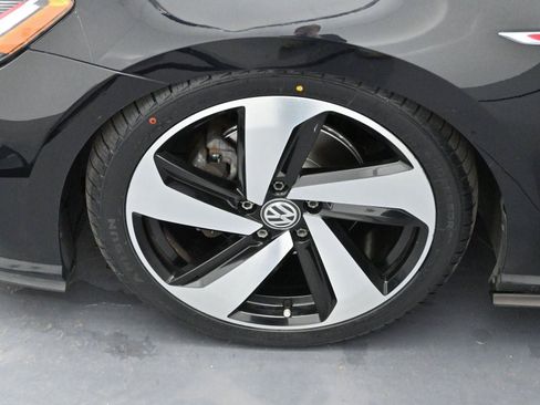 Used 2019 Volkswagen GTI SE w/ SE Experience Package image 31