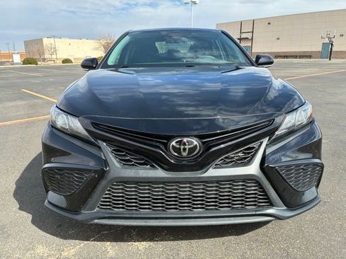 Used 2022 Toyota Camry SE image 9