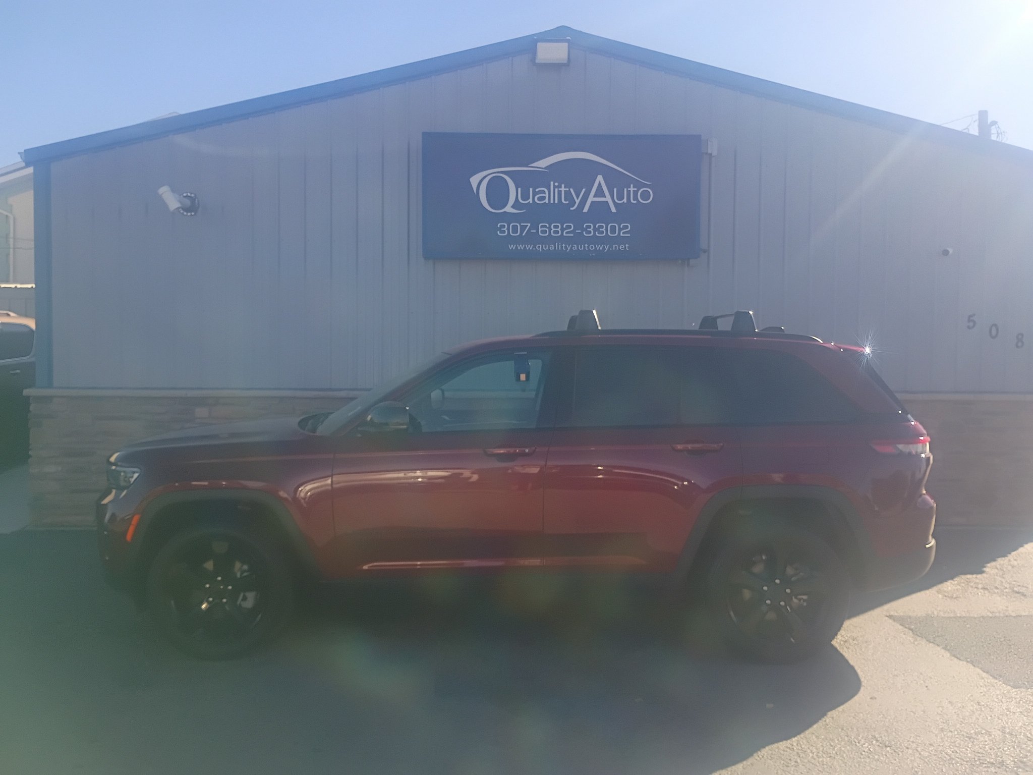Used 2023 Jeep Grand Cherokee Limited w/ Black Appearance Package AWD/4WD image 1