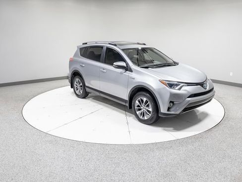 Used 2017 Toyota RAV4 XLE w/ Convenience Package image 29