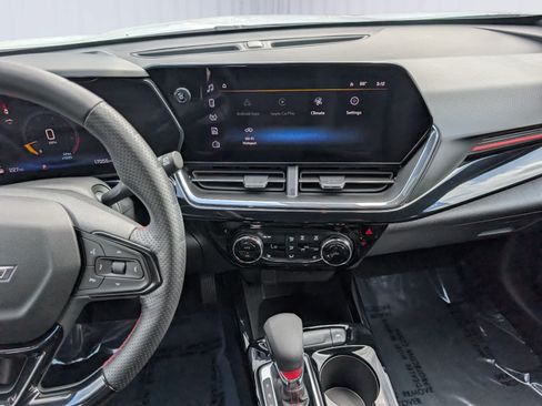 Used 2025 Chevrolet Trax RS w/ Driver Confidence Package FWD image 18