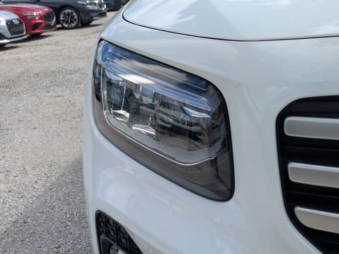Used 2025 Mercedes-Benz GLB 250 4MATIC w/ Winter Package image 9