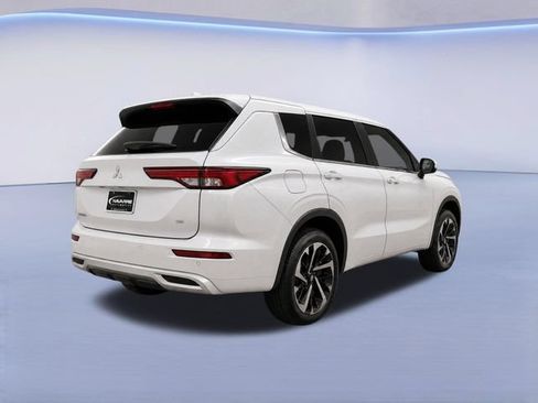 Used 2024 Mitsubishi Outlander SE Black Edition FWD image 7