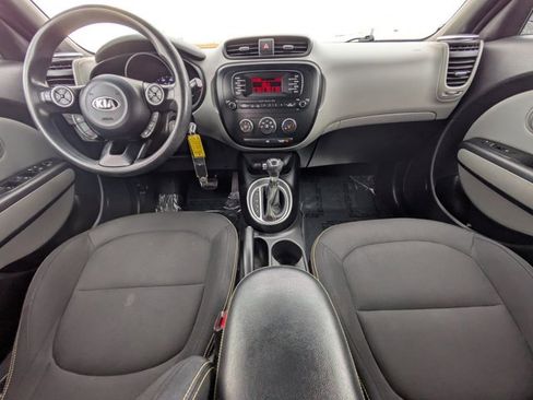 Used 2015 Kia Soul + image 13