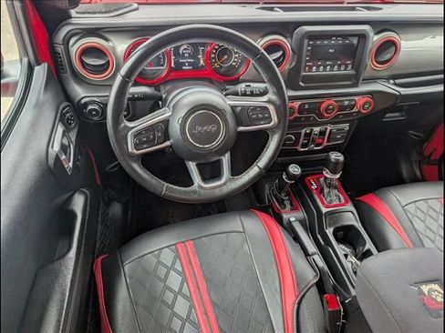 Used 2019 Jeep Wrangler Unlimited Sahara AWD/4WD image 8