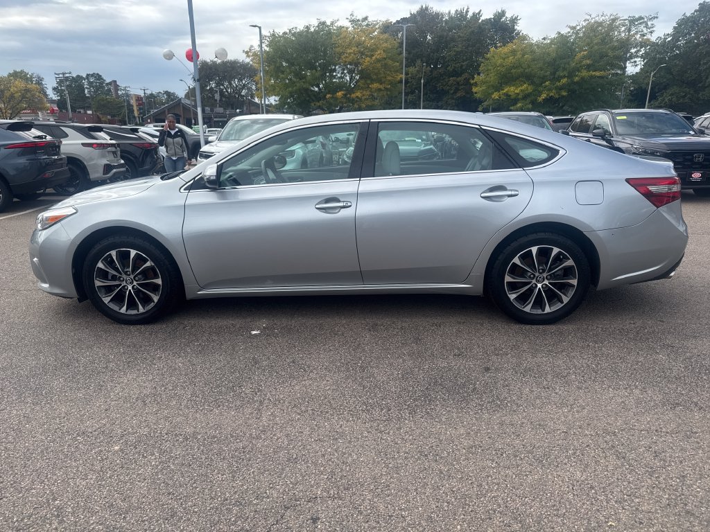 Used 2016 Toyota Avalon XLE Premium FWD image 4