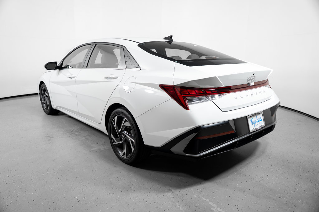 Certified 2025 Hyundai Elantra SEL FWD image 12