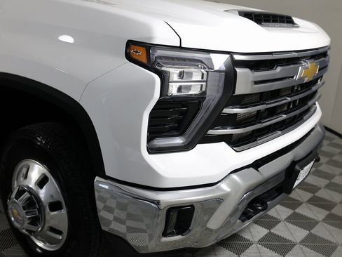Used 2025 Chevrolet Silverado 3500 LTZ image 41