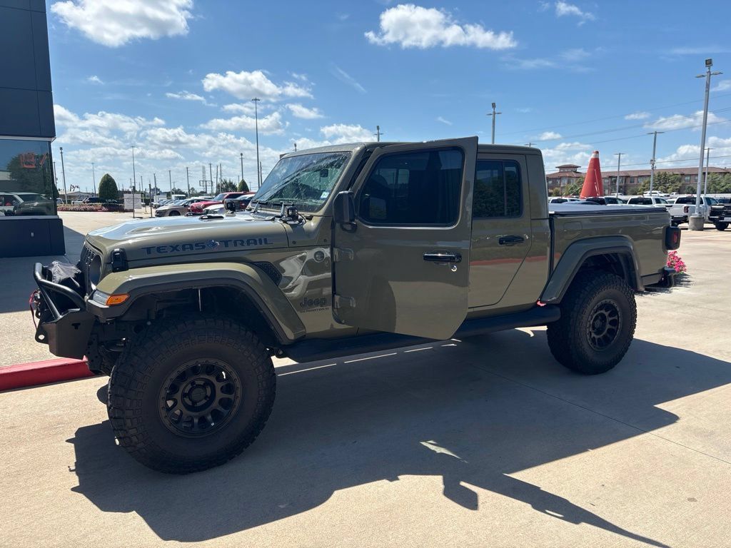 Used 2025 Jeep Gladiator Sport AWD/4WD image 3
