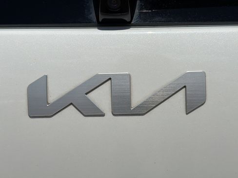 Used 2022 Kia Niro LX image 8