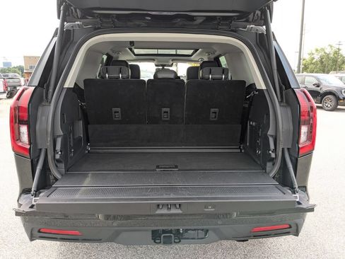 Used 2025 Ford Expedition Active AWD/4WD image 8
