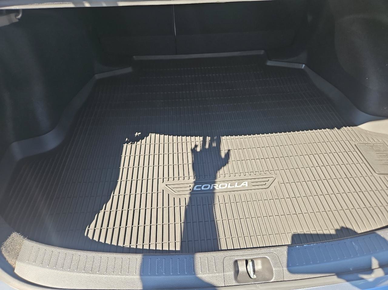 Used 2021 Toyota Corolla LE FWD image 34