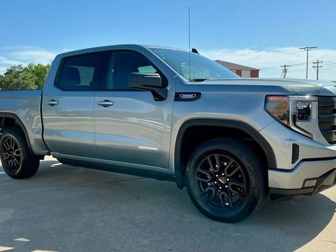 Used 2025 GMC Sierra 1500 Elevation AWD/4WD image 6