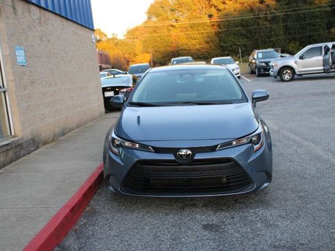 Used 2024 Toyota Corolla LE image 2