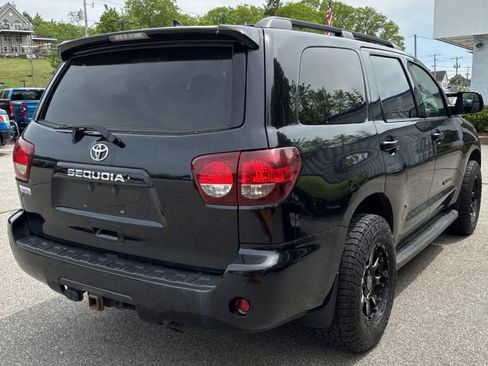 Used 2018 Toyota Sequoia TRD Sport AWD/4WD image 3