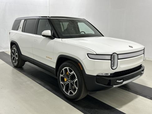 Used 2024 Rivian R1S Adventure image 7