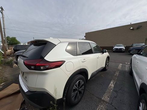 Used 2023 Nissan Rogue SV AWD/4WD image 5