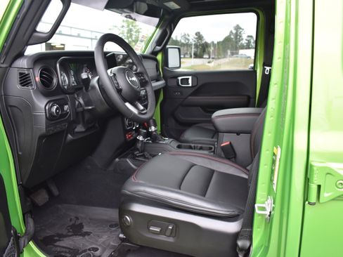 Used 2025 Jeep Wrangler Unlimited Rubicon image 12