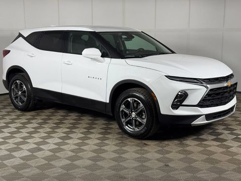 Used 2025 Chevrolet Blazer LT AWD/4WD image 2
