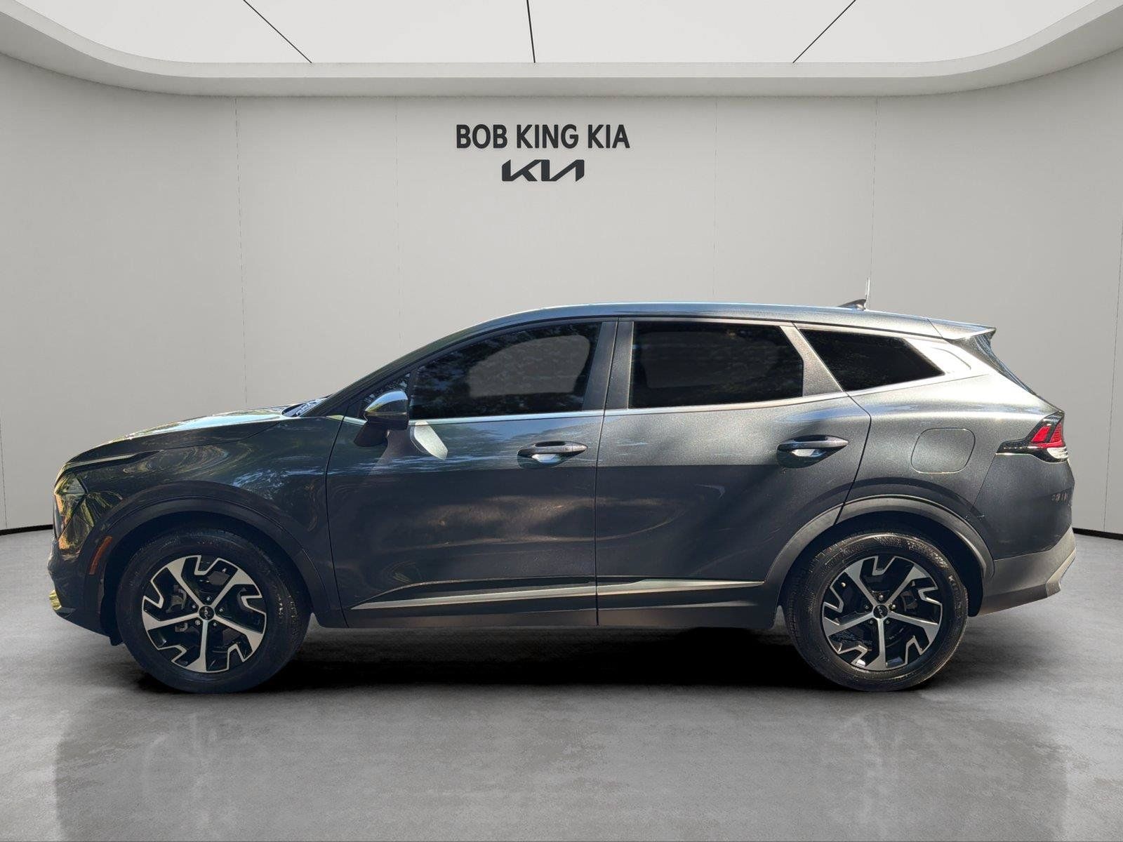 Used 2023 Kia Sportage EX FWD image 2
