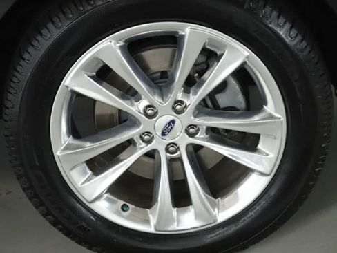 Used 2019 Ford Explorer XLT w/ Equipment Group 202A AWD/4WD image 10