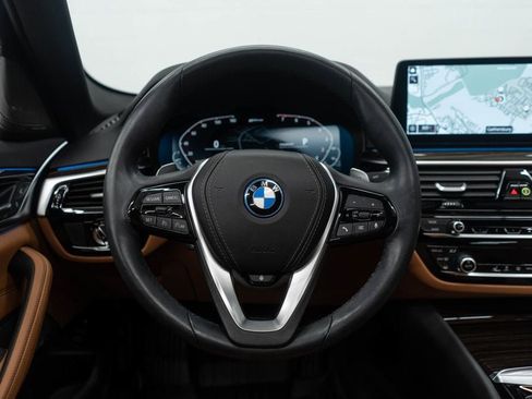 Used 2023 BMW 530e xDrive w/ Premium Package image 16