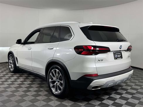 Used 2025 BMW X5 xDrive50e image 8