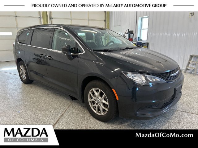 Used 2022 Chrysler Voyager LX FWD image 1