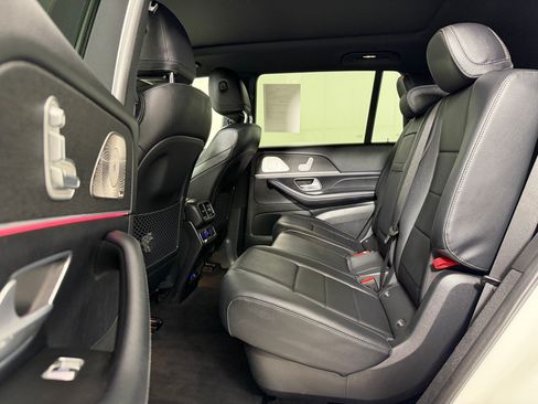 Used 2025 Mercedes-Benz GLS 450 4MATIC image 23