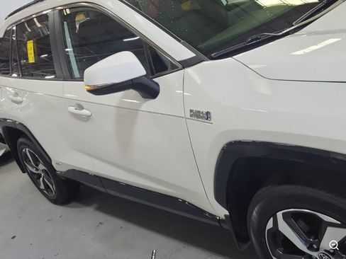 Used 2021 Toyota RAV4 SE w/ Weather & Moonroof Package AWD/4WD image 4