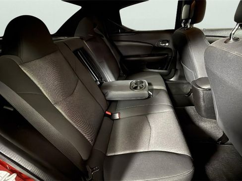 Used 2013 Dodge Avenger SE image 27